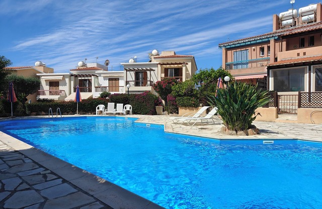 Eva Gardens corner house with stunning garden and huge pool next to CORAL BAY