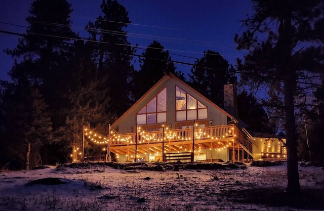 Evergreen Retreat - Private Hot Tub & Mountain Views