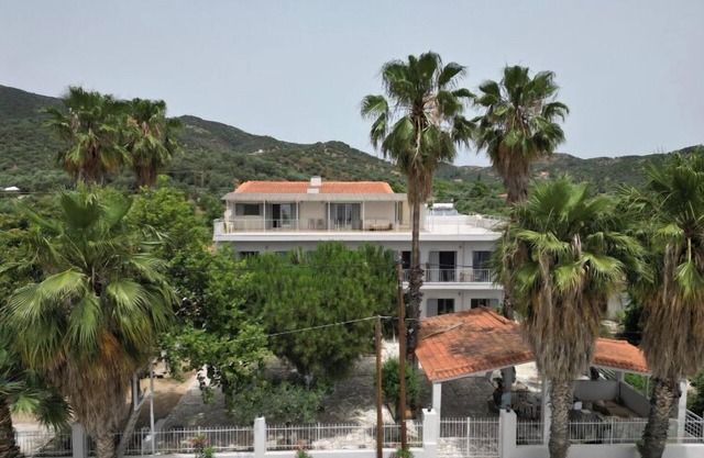 Evia Bay Suites & Retreats