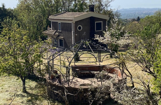 Evocative villa 10 minutes from volcano Etna