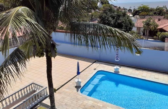 Excellent house with 4 bedrooms, swimming pool, games room and barbecue area