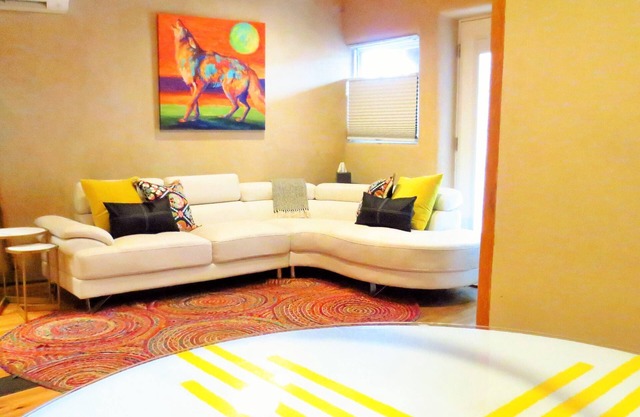Excellent Location & Divine Digs, Walk Everywhere, Steps to Historic Plaza
