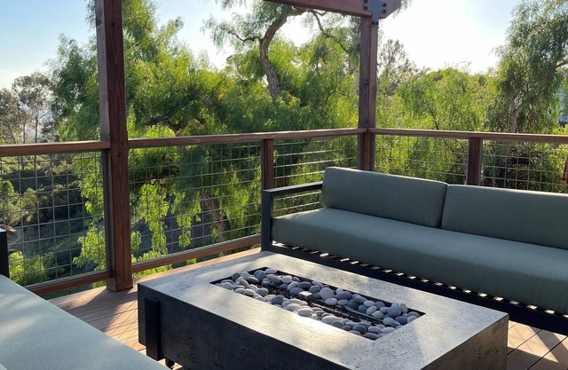 Excellent location - Historic neighborhood - Canyon/bay view - Lovely home