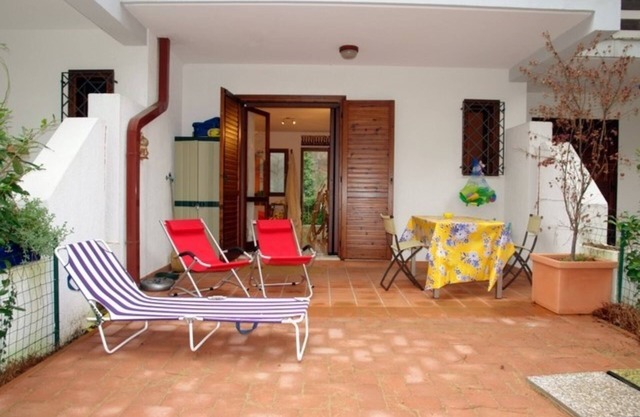 Excellently equipped row house with fenced garden for 8 in Lignano Pineta