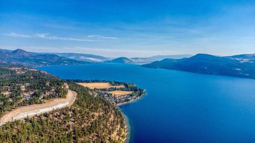 Exceptional Boutique Cottage with Incredible Lake View