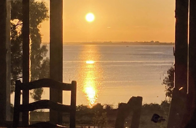 Exceptional site with wide open spaces and family sea access