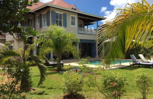 Exceptional villa facing the sea on the beach