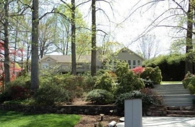 Exclamation Pointe: Flat lot, Wifi, Kayak, incredible dock, great part of the lake, golf course community