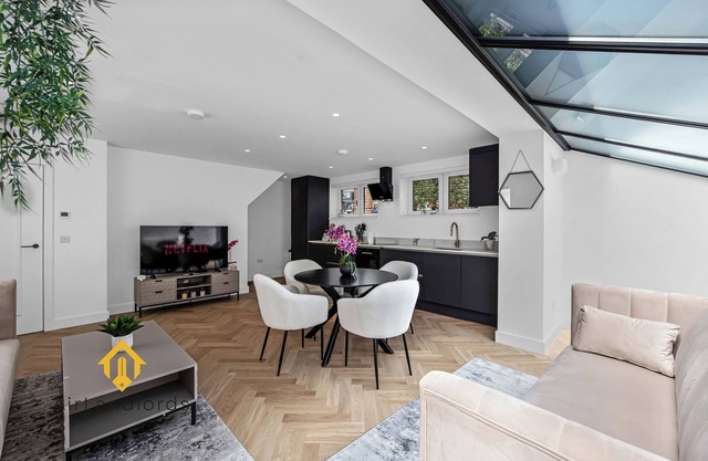 Exclusive 1 bedroom Flat near Chiswick Business Park!