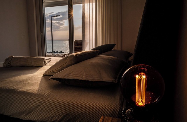 Exclusive apartment with sea view, two bedrooms and private parking space
