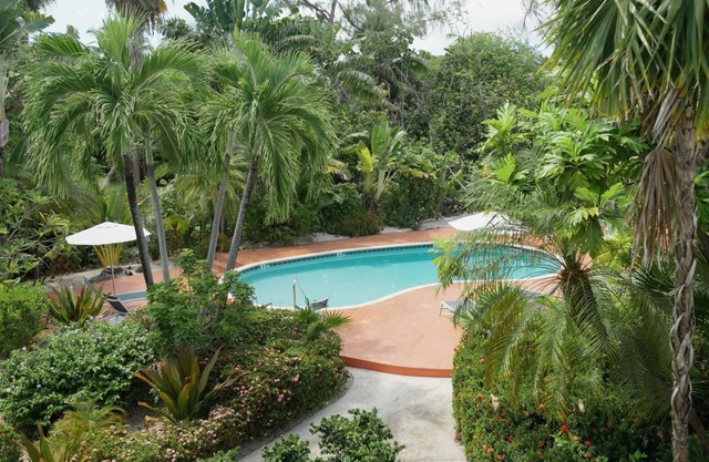 Exclusive Cottage Steps from 7-Mile Beach