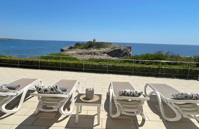 EXCLUSIVE MODERN LUXURY APARTMENT WITH DIRECT SEA ACCESS, PRIVATE POOL. WIRELESS INTERNET ACCESS