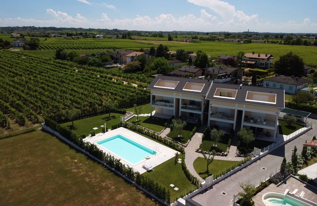 Exclusive new-build apartment with swimming pool in a quiet location
