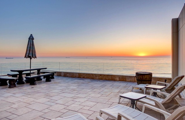 Exclusive Oceanfront Penthouse/5 Min to Papas&Beer
