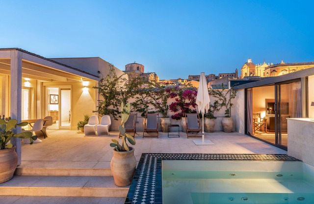 Exclusive property with terrace and plunge-pool, Noto, Sicily