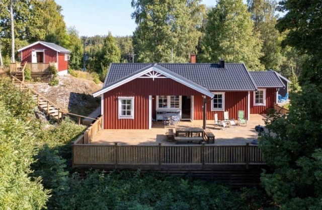 Exclusive family accommodation in a fantastic and quiet location. Pets allowed!