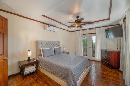 Exclusive Tropical House near Beaches & Downtown