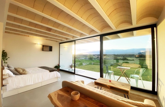Exclusive villas with outdoor jacuzzi, private pool and mountain views