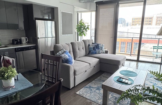 Executive 2 bed Condo King bed great LOCATION downtown with laundry