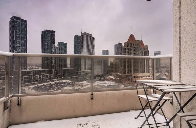 Executive 2 Bedroom 2 Bath 1 Park Condo Square One|Toronto Airport YYZ 15 Minute