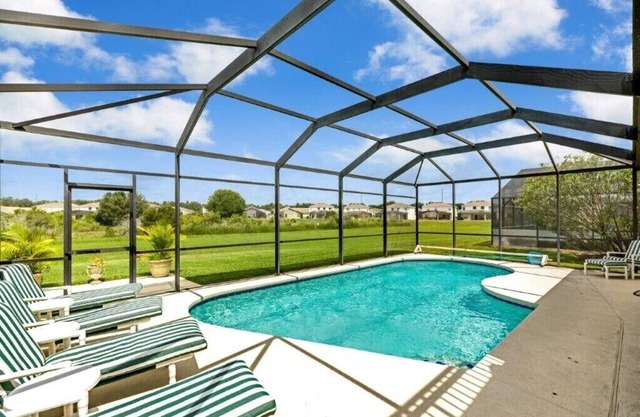 Executive 5 bedroom villa, large private pool and fantastic Conservation views