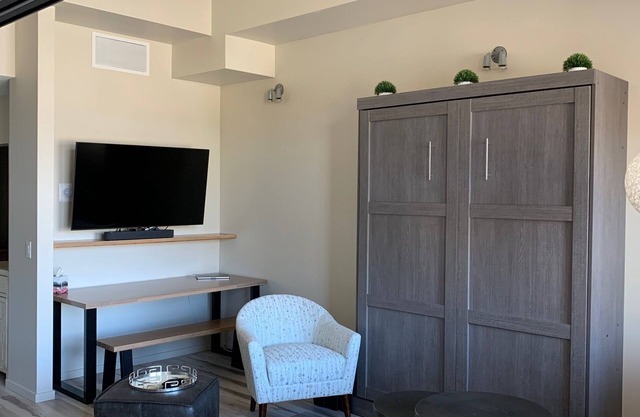 Executive condo in the heart of downtown Kelowna