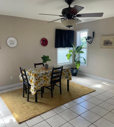 Executive one bedroom apartment including pull out sofa bed