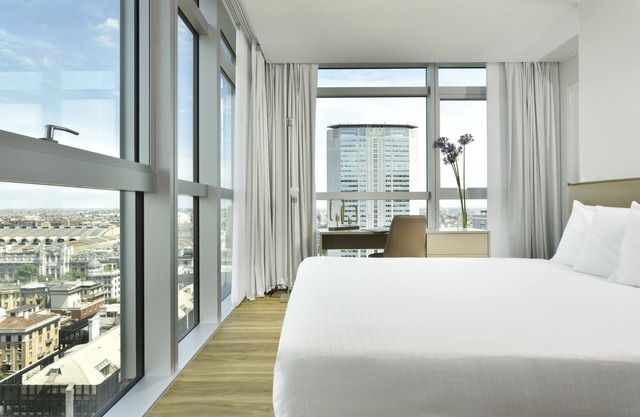 Executive three-room apartment with city view - Torre Galfa | ONE Experience