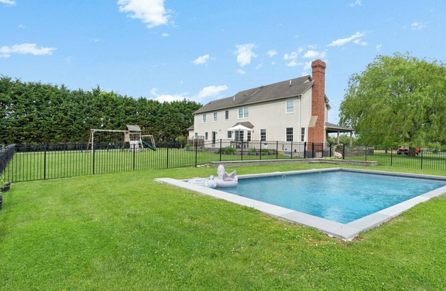 Expansive North Fork Estate on almost 3 Acres, Close to Vineyards and.