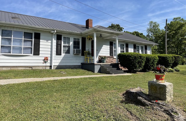 Experience Country Living at Hilltop Haven Vacation Home Rental. Pet free home.