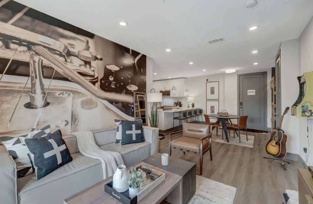 Experience modern luxury in Nashville - 6 Min to Broadway