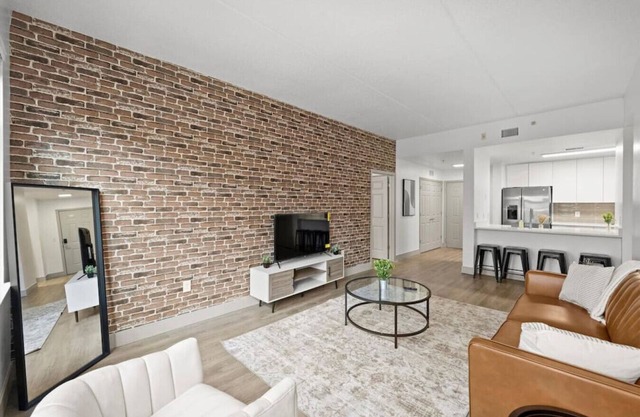 Exposed Brick Apt - Uptown