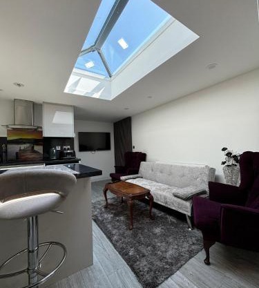 Exquisite 2 Bedroom Fully Furnished Annex