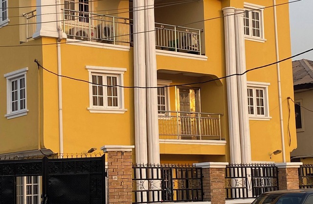 "Exquisite 3 Bed Flat 2.5 bath"