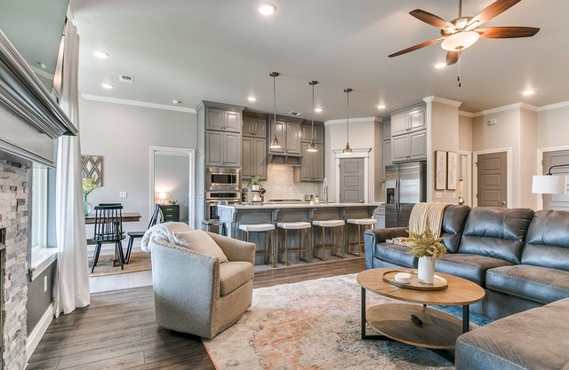 Exquisite Escape in Moore!