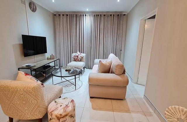 Exquisite guesthouse in Hillside with pool - 2040
