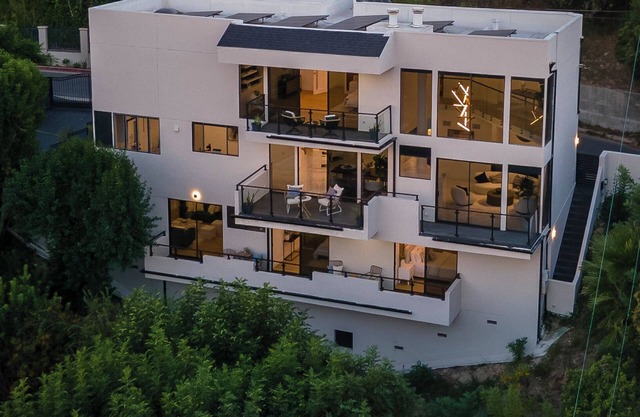 Exquisite Hilltop Retreat: Luxury Oasis close to Universal Studio, California