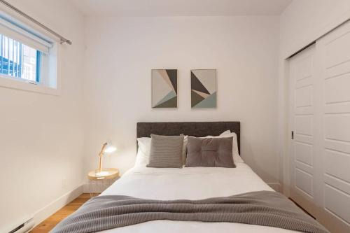 Exquisite Modern Condo in Little Italy by Den Stays