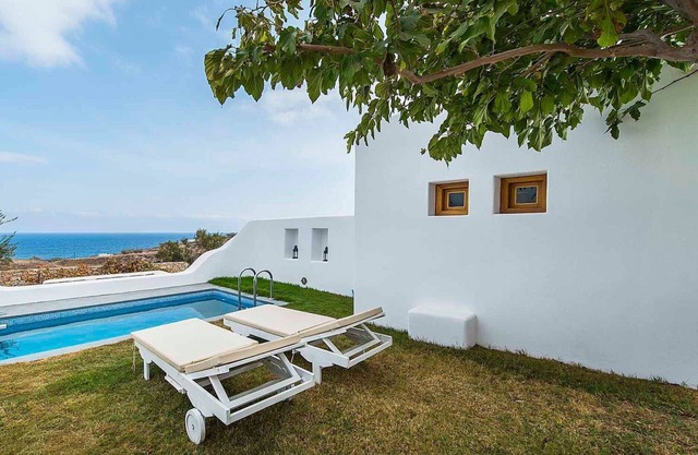 Exquisite Santorini Villa | Villa.