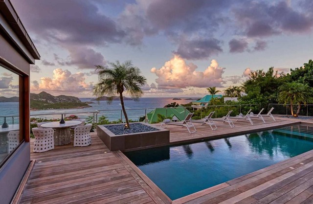 Exquisite Villa with Heated Pool & Tropical Garden