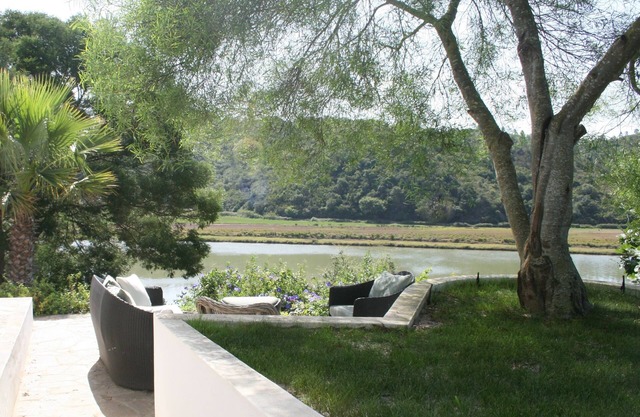 Extensive property in spectacular Alentejo location on the river near the sea