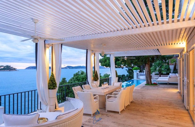 Extraordinary seafront villa with pool for up to 9 people