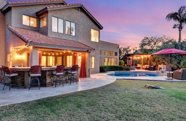 Extravagant Backyard & Dazzling Interior Concepts