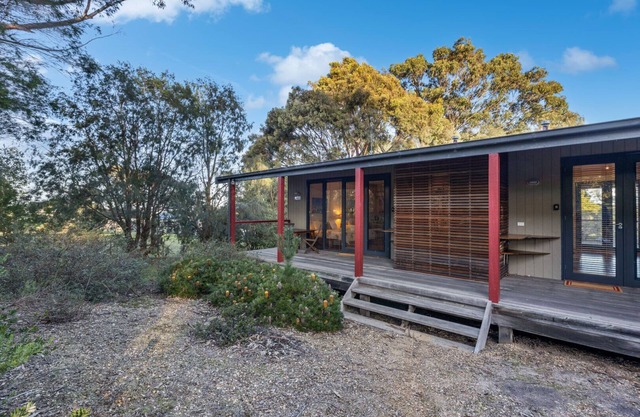F and E Lakes Escape - East: A peaceful retreat nestled along the lakefront