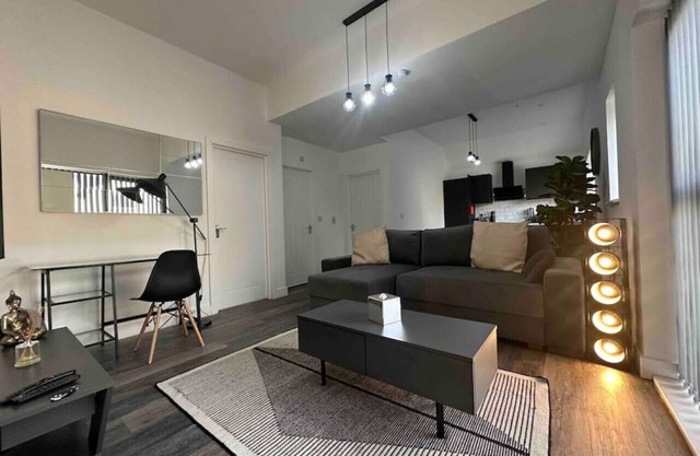 F2 - 175 Newport Road · Premier 2 Bed Apartment with Free Secure Parking