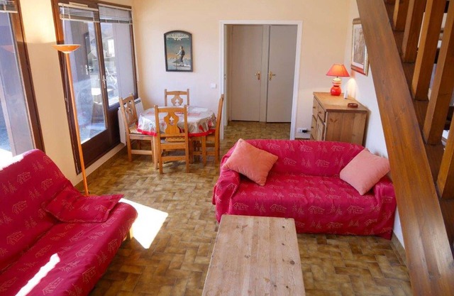 F2 Duplex with Lake View Terrace, Parking and WiFi – Annecy