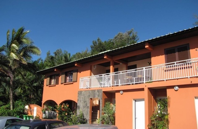 F3 apartment in the heart of Petite Ile