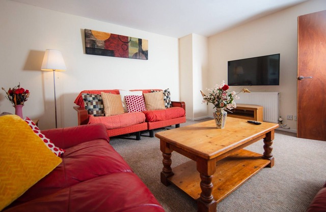 Fab Arthur Seat views. Old town apartment.