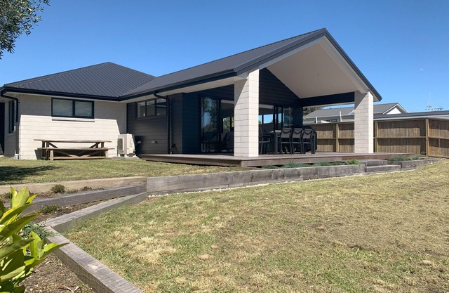 Fab Family Getaway - Waihi Beach Holiday Home