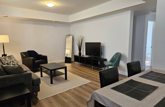 Fabulous 2-bedroom apartment with WiFi in Kingston West End